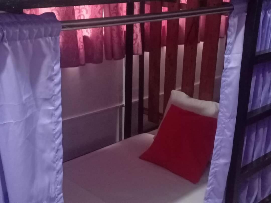 Lojed Sean Bed And Space Pasay Exteriör bild
