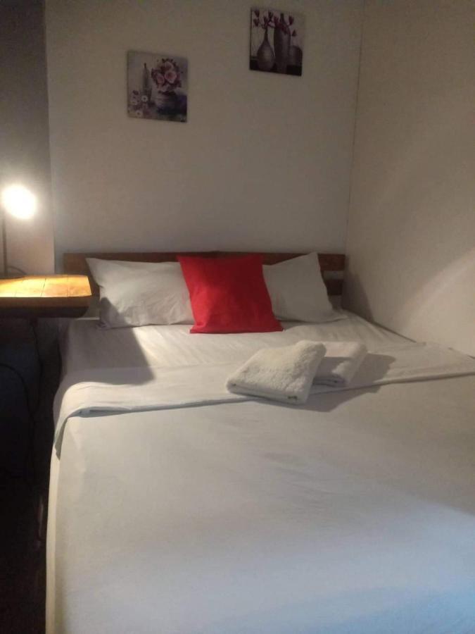 Lojed Sean Bed And Space Pasay Exteriör bild